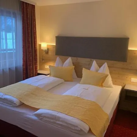 מלון Hotel-pension Platzl 3*