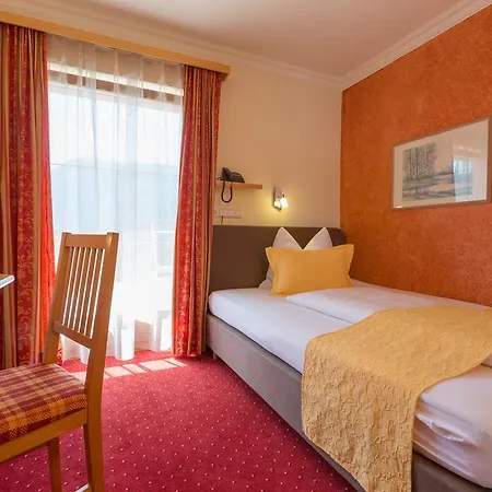 Hotel-pension Platzl מלון 3*